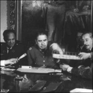 POEMA DE MARIO BENEDETTI ANTE LA MUERTE DE PINOCHET Los canallas viven mucho, pero algún día se mueren