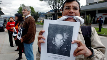 Corresponsal de TeleSUR en Colombia cumple un mes detenido