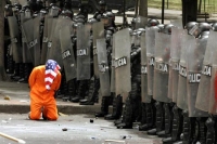Lapolicía de Uribe reprimió manifestaciones de protesta contra visita de Bush