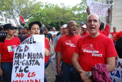 Protestan en la sede del gobierno dominicano