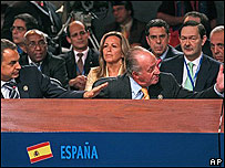 Zapatero y el rey regresan a España mascullando ira y vergüenza: Los enojos de un Borbón